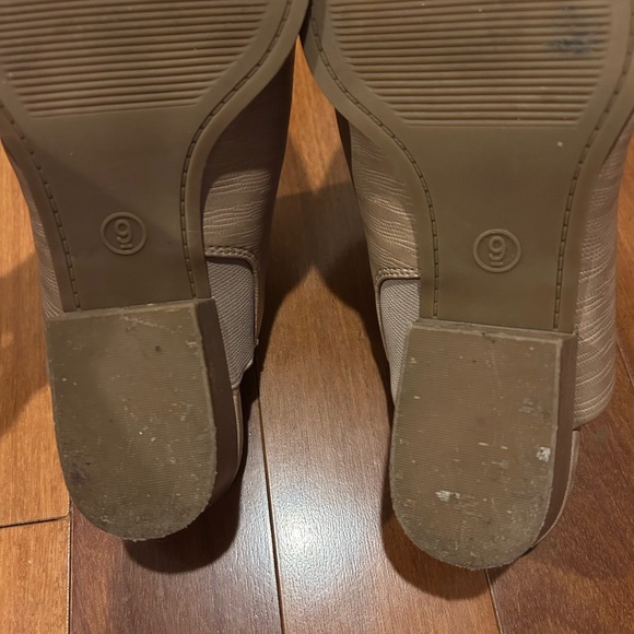 Universal Thread Women’s Pointed Toes Textured Faux Leather Mules Heels Size 9 - Picture 7 of 9